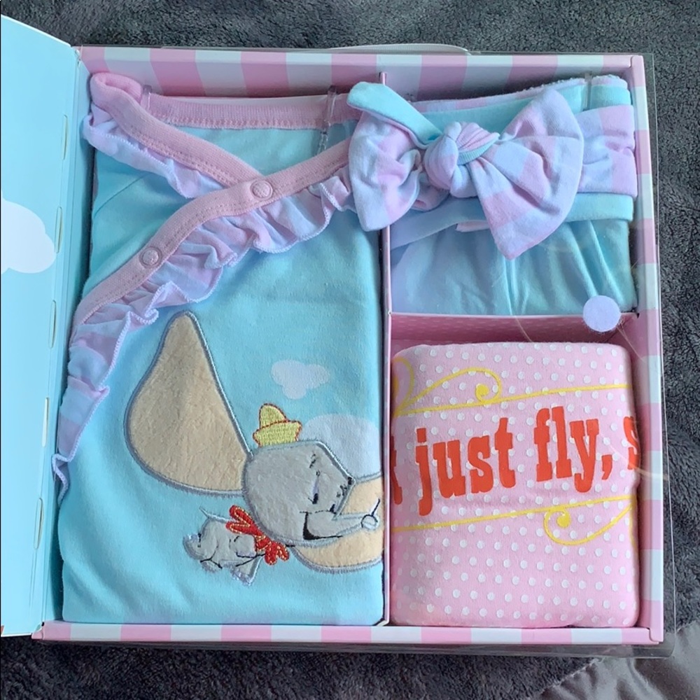 🎉HP🎉Disney Dumbo 4 piece Layette Set 6 Months
